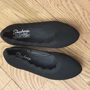 Skechers Women's Black Air-Cooled Flats